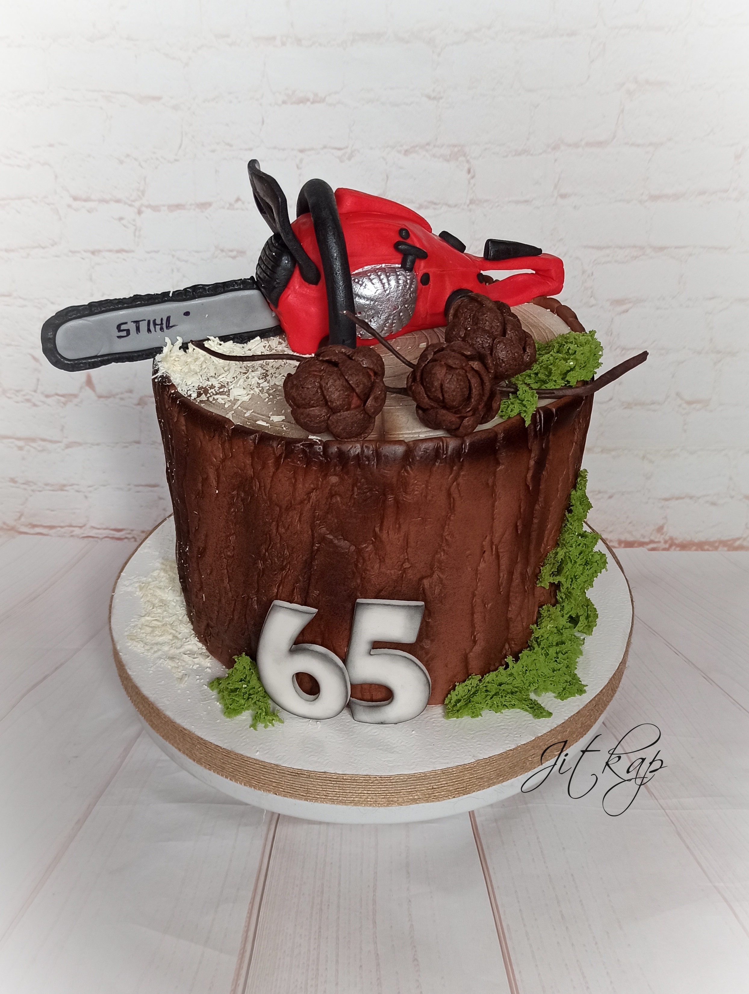 2131. Pařez s motorovou pilou