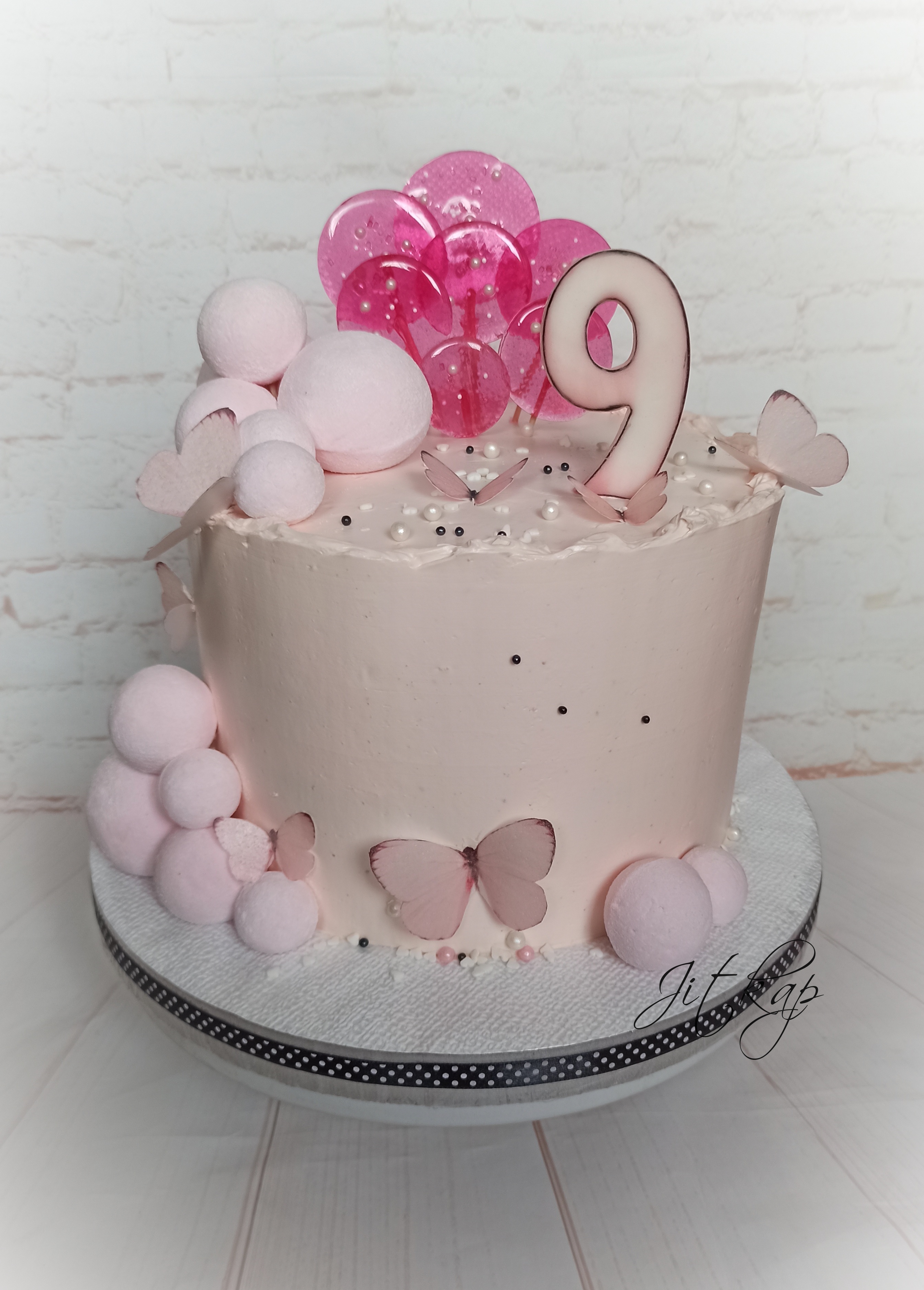 2132. Narozeninový s lízátky a pěnovými koulemi