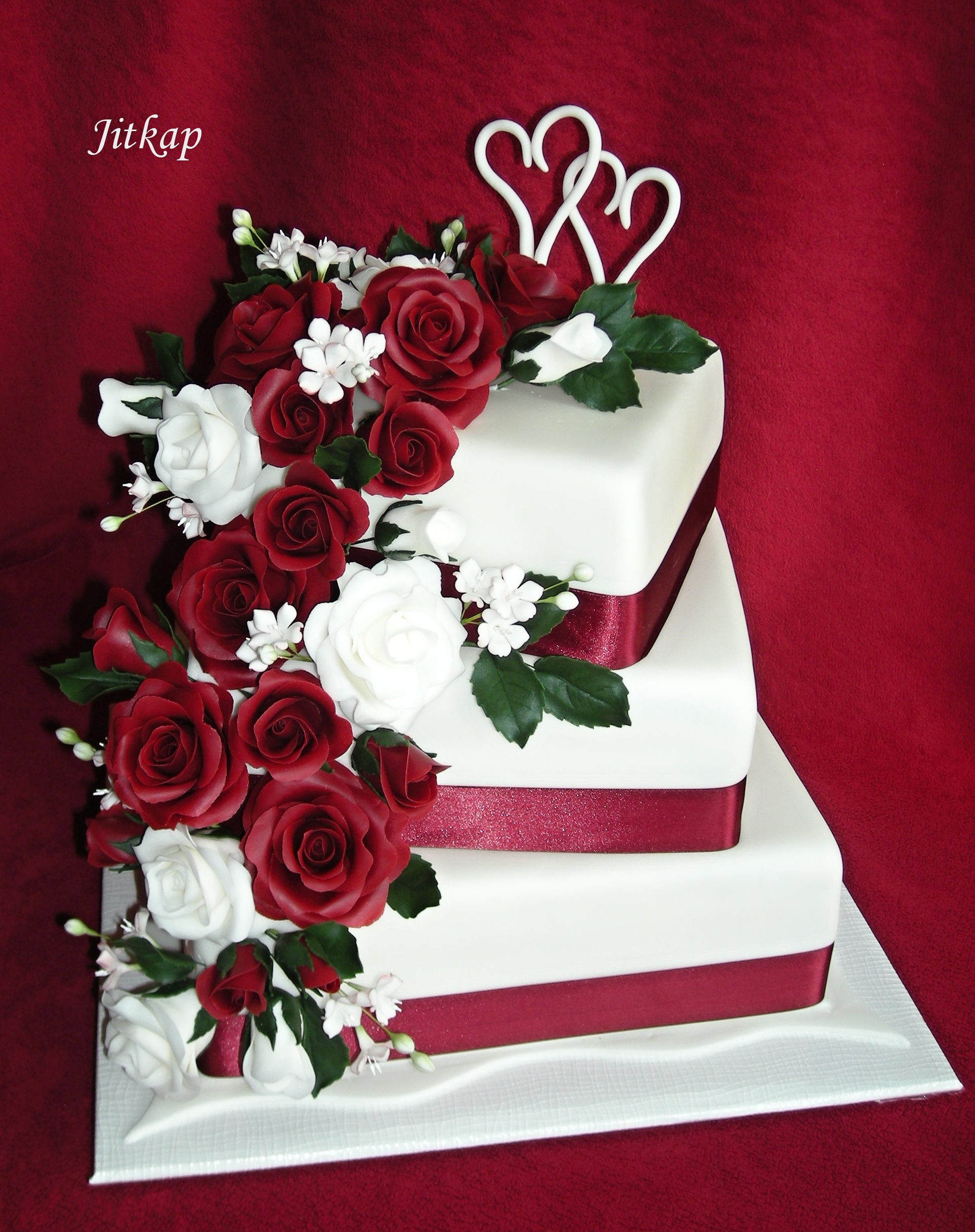 Svatební s vodopádem růží